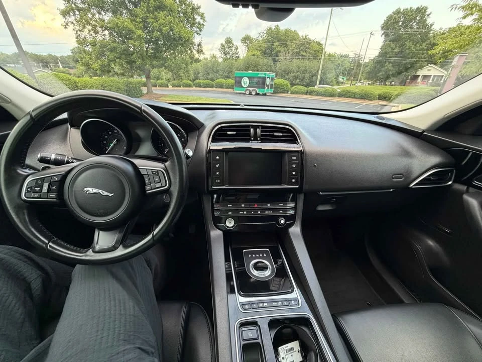 2018 Jaguar F-Pace - Image 9 of 18