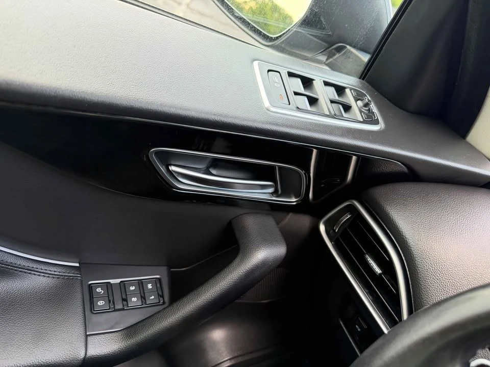 2018 Jaguar F-Pace - Image 14 of 18