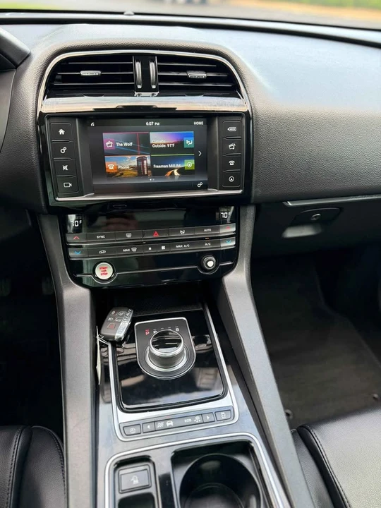 2018 Jaguar F-Pace - Image 12 of 18