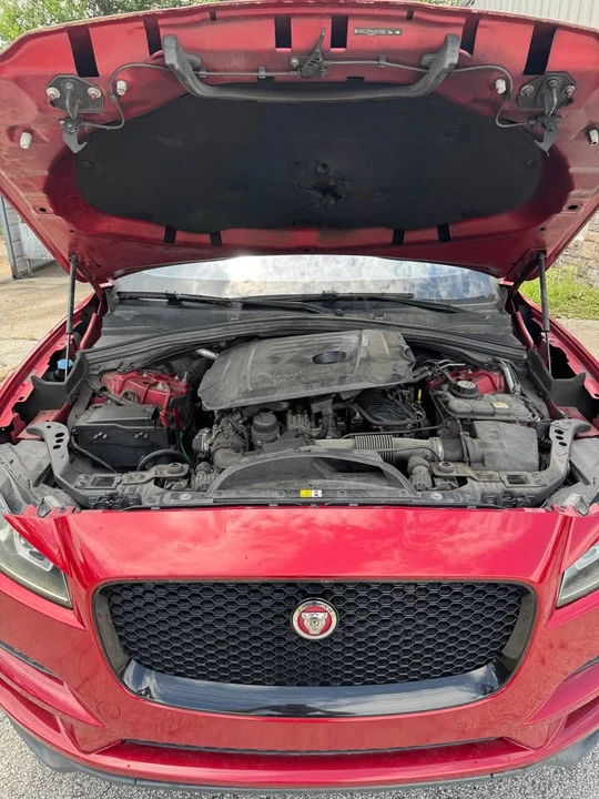 2018 Jaguar F-Pace - Image 9 of 17