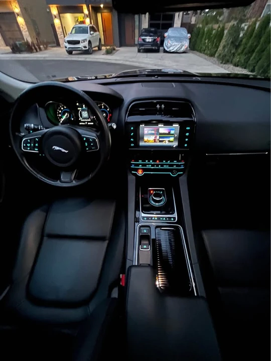 2018 Jaguar F-Pace - Image 11 of 13