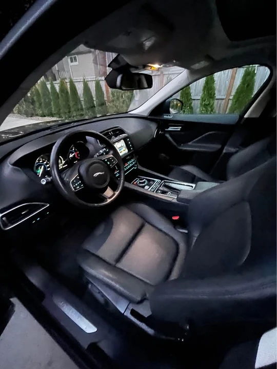 2018 Jaguar F-Pace - Image 9 of 13