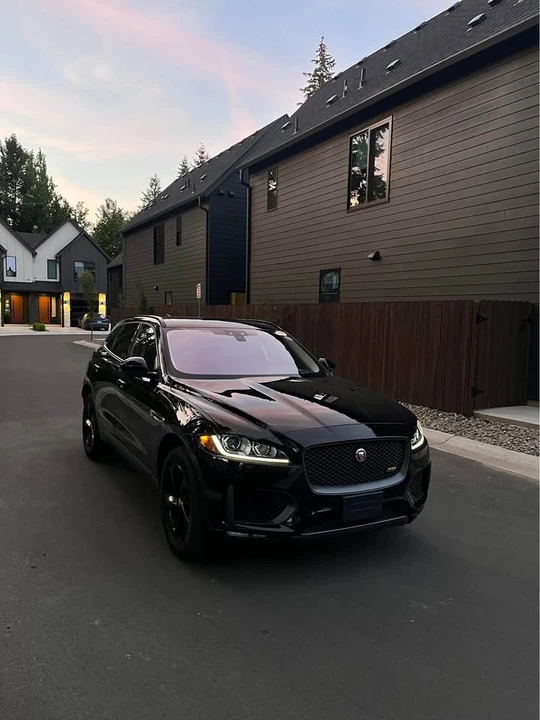 2018 Jaguar F-Pace - Image 2 of 13