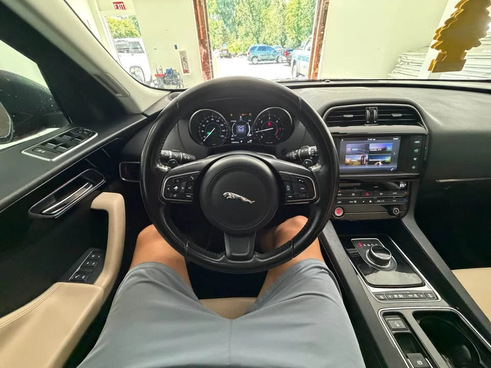 2018 Jaguar F-Pace - Image 19 of 20