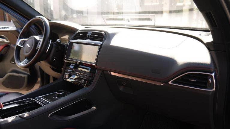 2018 Jaguar F-Pace - Image 5 of 6