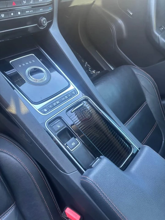 2018 Jaguar F-Pace - Image 8 of 10