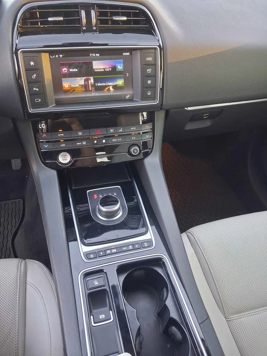 2018 Jaguar F-Pace - Image 9 of 11
