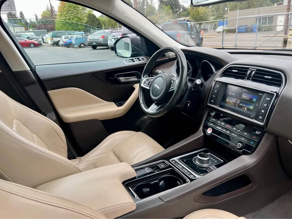 2018 Jaguar F-Pace - Image 9 of 20