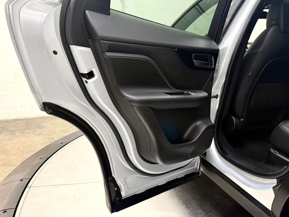 2018 Jaguar F-Pace - Image 17 of 20