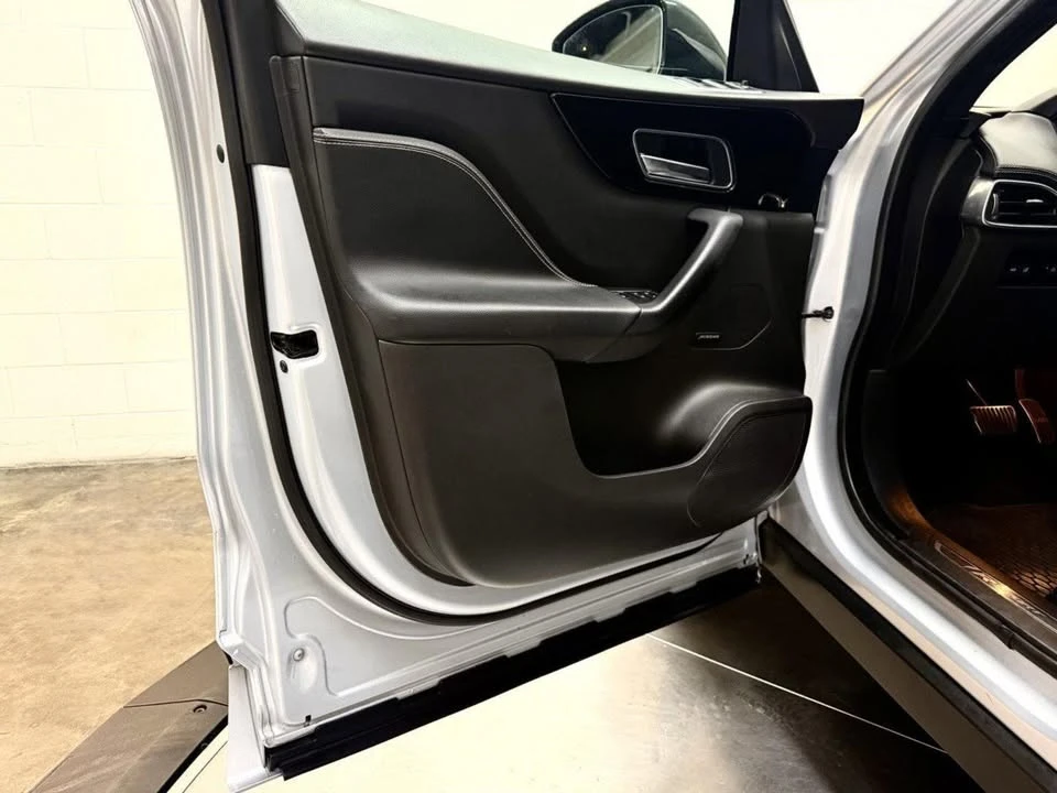 2018 Jaguar F-Pace - Image 11 of 20