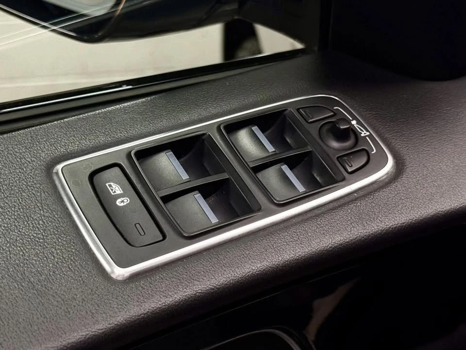 2018 Jaguar F-Pace - Image 13 of 20