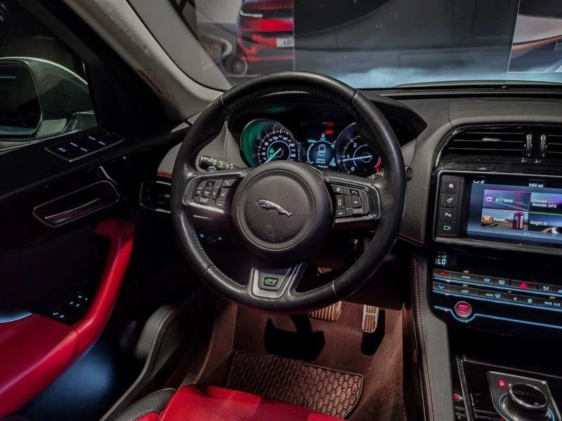 2018 Jaguar F-Pace - Image 11 of 20