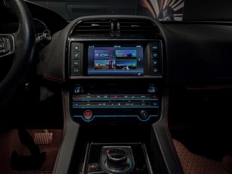 2018 Jaguar F-Pace - Image 16 of 20