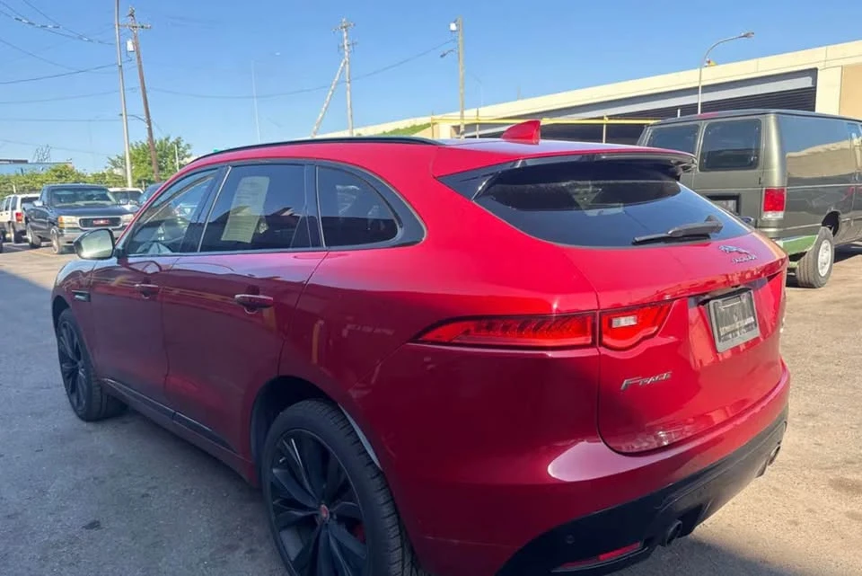 2018 Jaguar F-Pace - Image 2 of 11