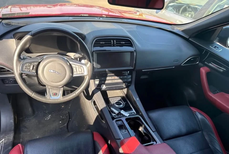 2018 Jaguar F-Pace - Image 10 of 11