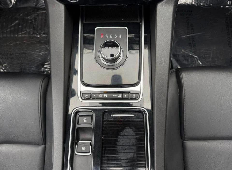 2018 Jaguar F-Pace - Image 15 of 16