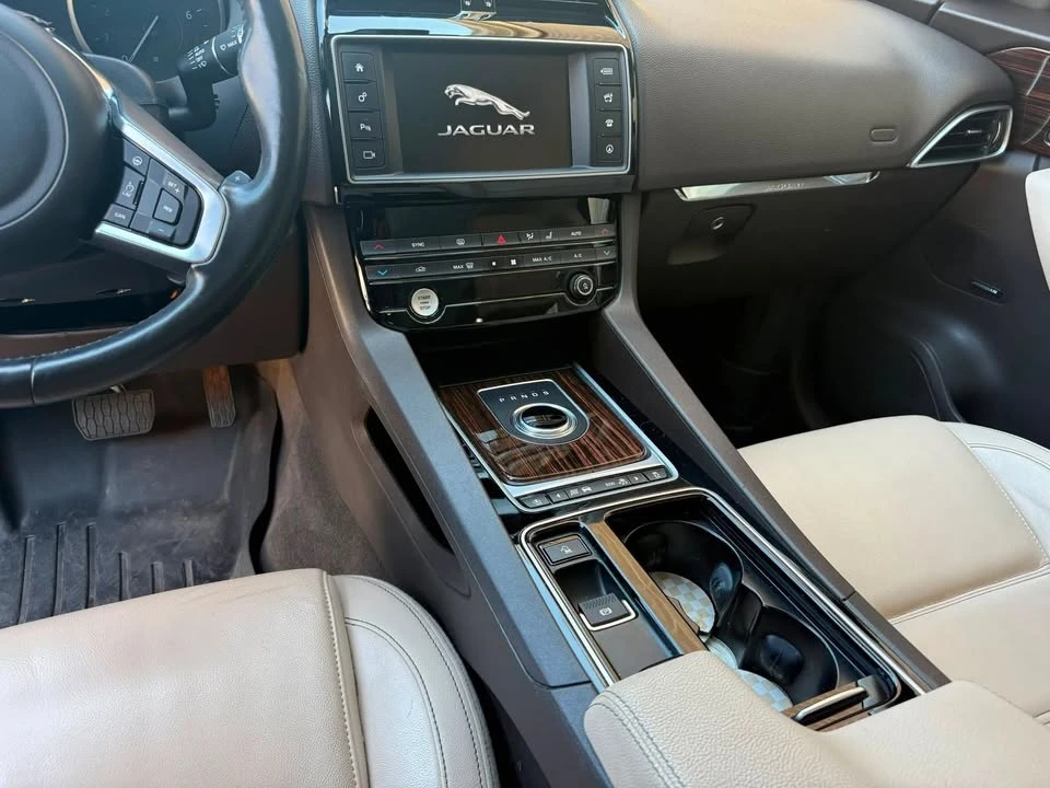 2018 Jaguar F-Pace - Image 9 of 20