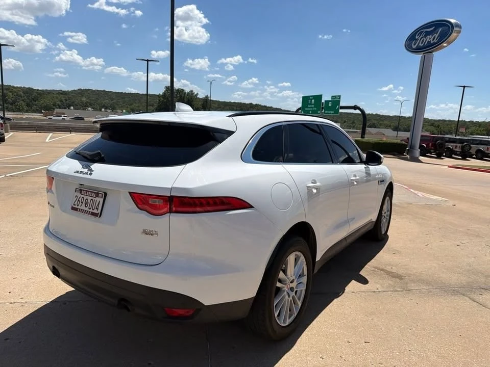 2018 Jaguar F-Pace - Image 8 of 17