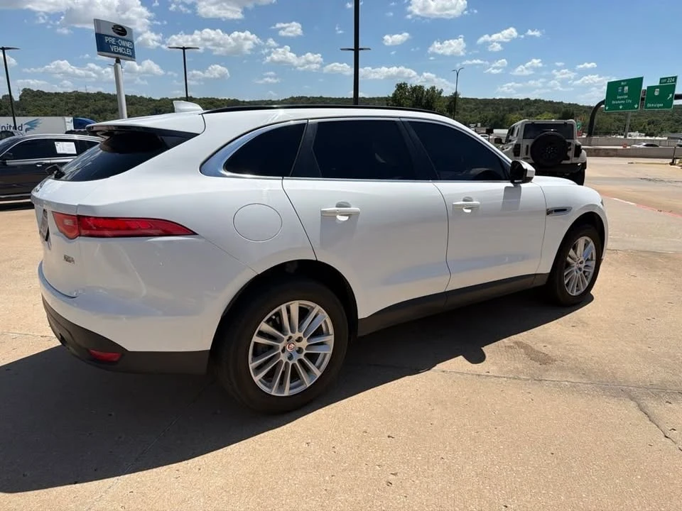 2018 Jaguar F-Pace - Image 7 of 17