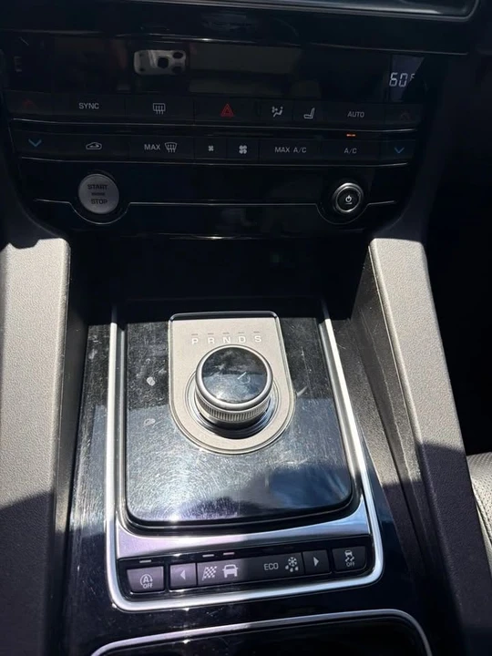 2018 Jaguar F-Pace - Image 14 of 17
