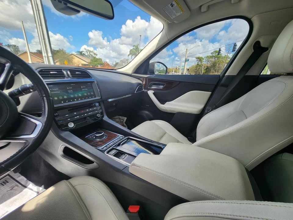 2018 Jaguar F-Pace - Image 8 of 14