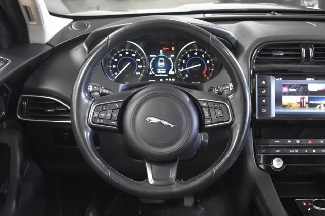 2018 Jaguar F-Pace - Image 9 of 15
