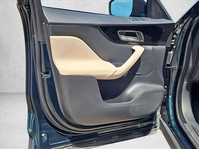 2018 Jaguar F-Pace - Image 10 of 19