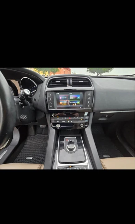 2018 Jaguar F-Pace - Image 15 of 20