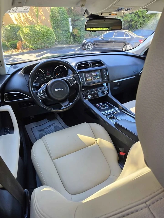 2018 Jaguar F-Pace - Image 7 of 15