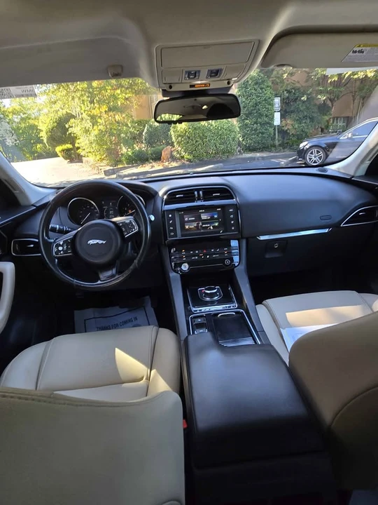 2018 Jaguar F-Pace - Image 11 of 15