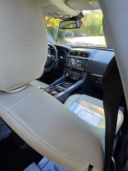 2018 Jaguar F-Pace - Image 8 of 15