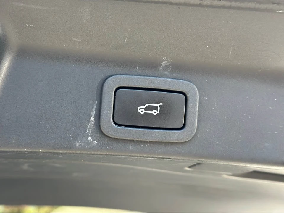 2018 Jaguar F-Pace - Image 11 of 15