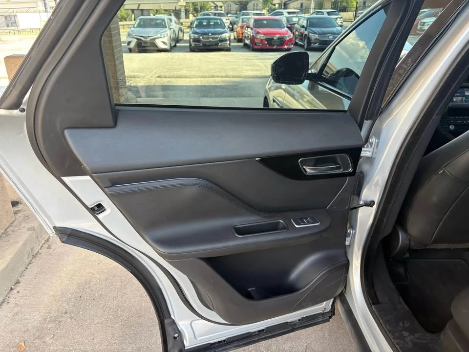 2018 Jaguar F-Pace - Image 11 of 13
