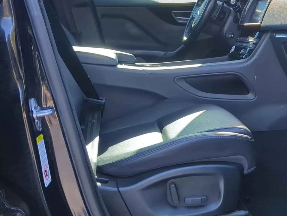 2018 Jaguar F-Pace - Image 9 of 11