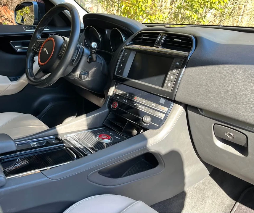 2018 Jaguar F-Pace - Image 18 of 19