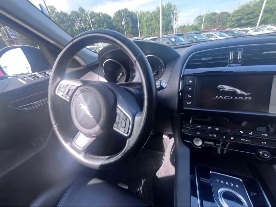 2018 Jaguar F-Pace - Image 15 of 16