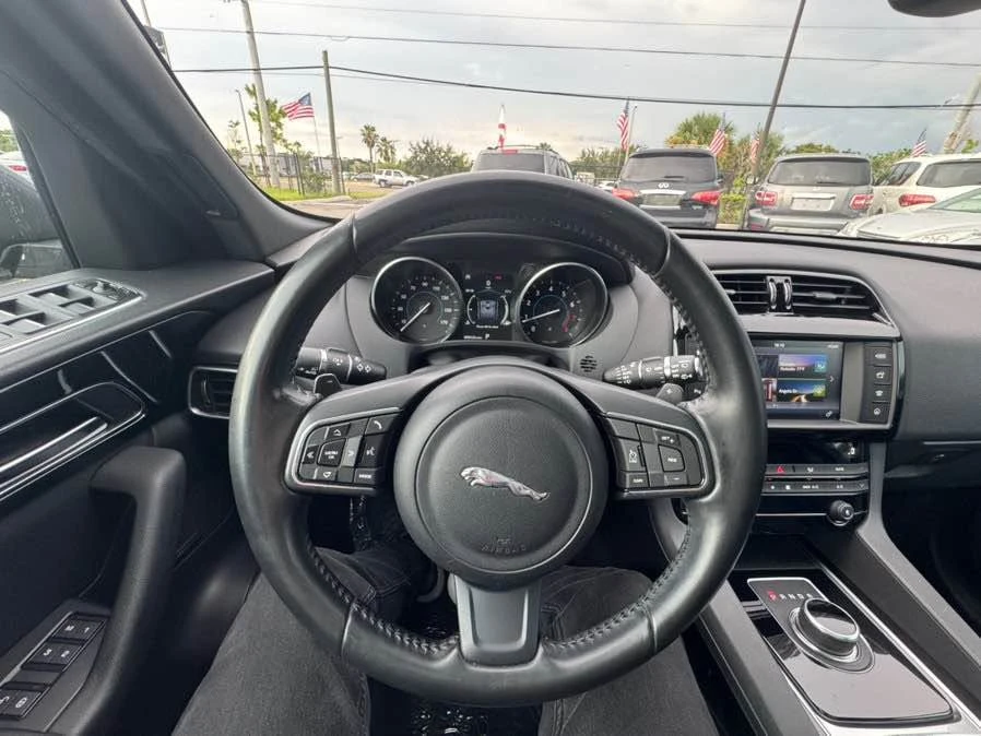2018 Jaguar F-Pace - Image 11 of 20