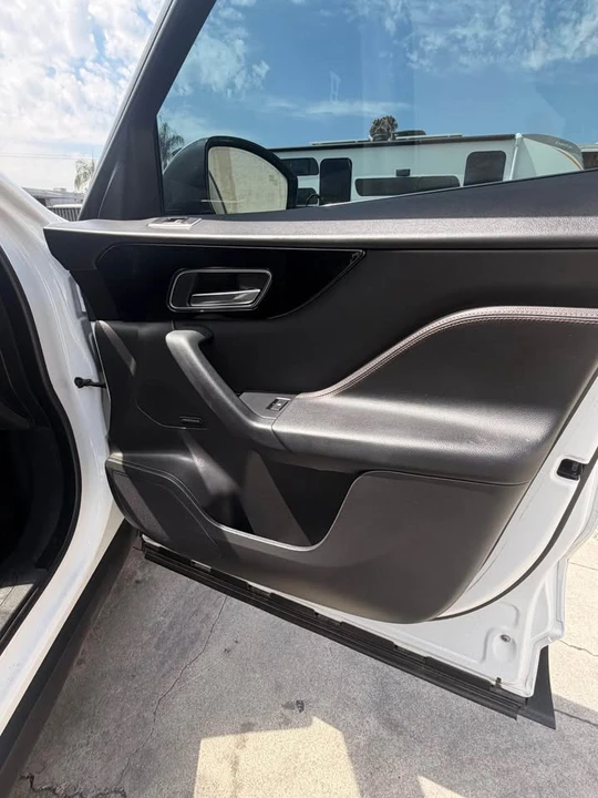 2018 Jaguar F-Pace - Image 10 of 12