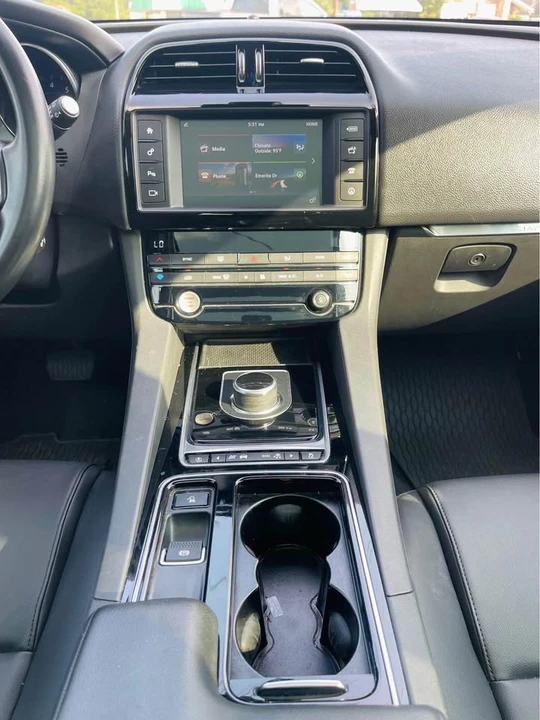 2018 Jaguar F-Pace - Image 16 of 20