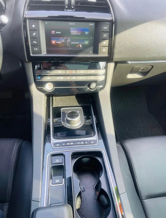 2018 Jaguar F-Pace - Image 18 of 19