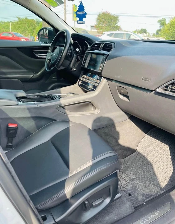 2018 Jaguar F-Pace - Image 10 of 19
