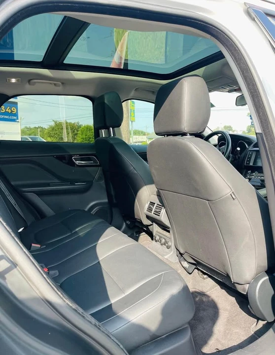 2018 Jaguar F-Pace - Image 15 of 19
