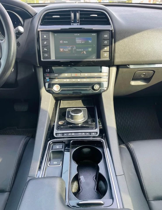 2018 Jaguar F-Pace - Image 11 of 19