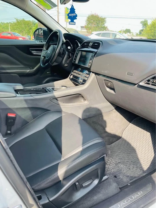 2018 Jaguar F-Pace - Image 14 of 20