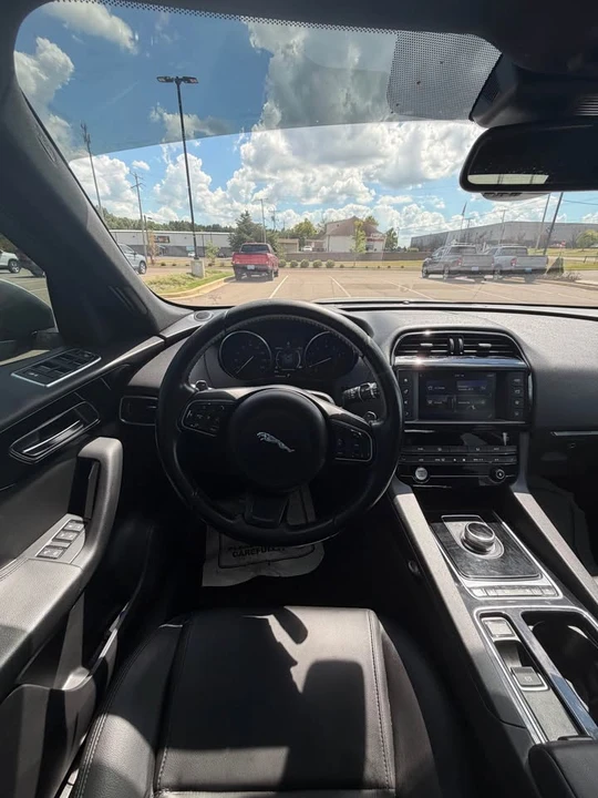 2018 Jaguar F-Pace - Image 7 of 11