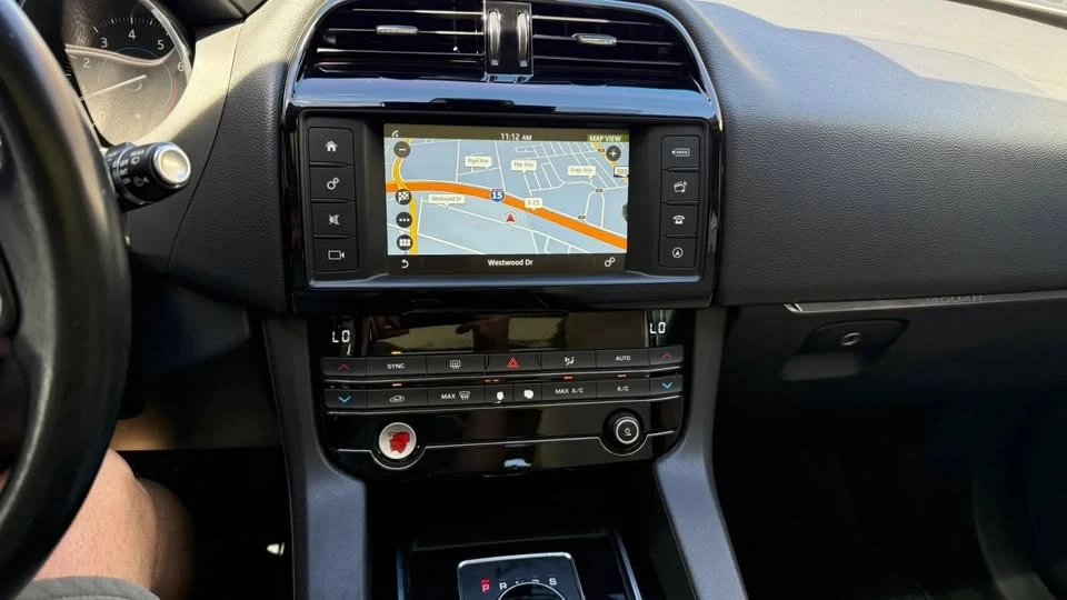 2018 Jaguar F-Pace - Image 16 of 18