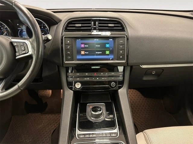 2018 Jaguar F-Pace - Image 11 of 20