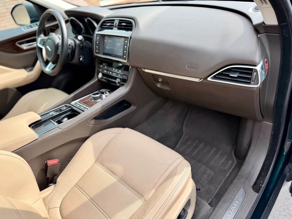 2018 Jaguar F-Pace - Image 11 of 19