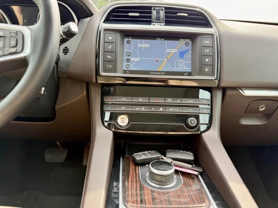 2018 Jaguar F-Pace - Image 18 of 19