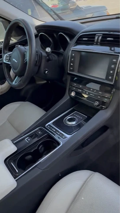 2018 Jaguar F-Pace - Image 5 of 6